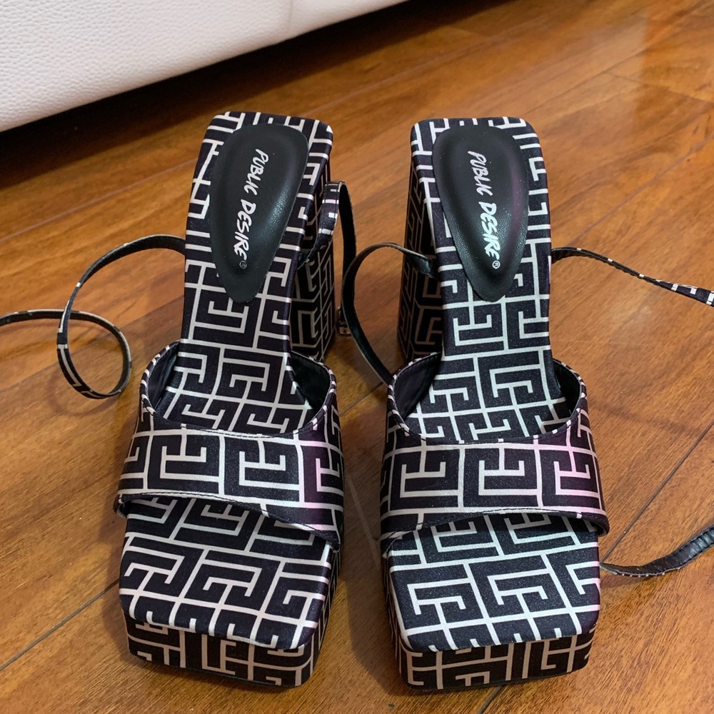 Black And White Square Pattern Platform Block Hee… - image 1